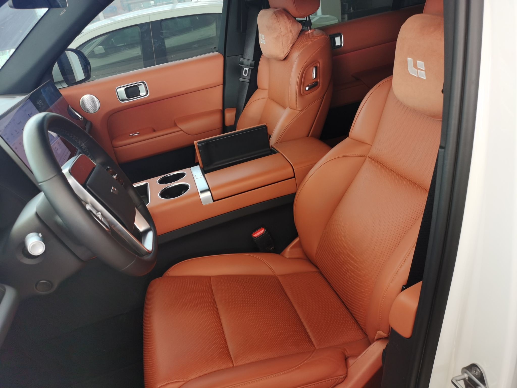 Переднее сиденье в автомобиле