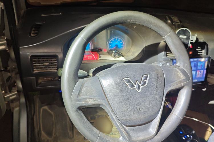 Used Wuling EV50 2021 Van Logistics Vehicle Lishen 41.6kWh Tongyu Electric Control System
