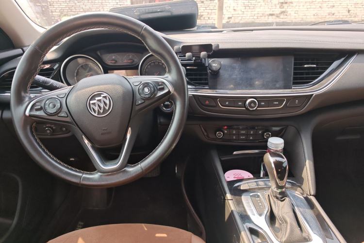 Used Buick Regal 2017 20T Luxury Model Center Console