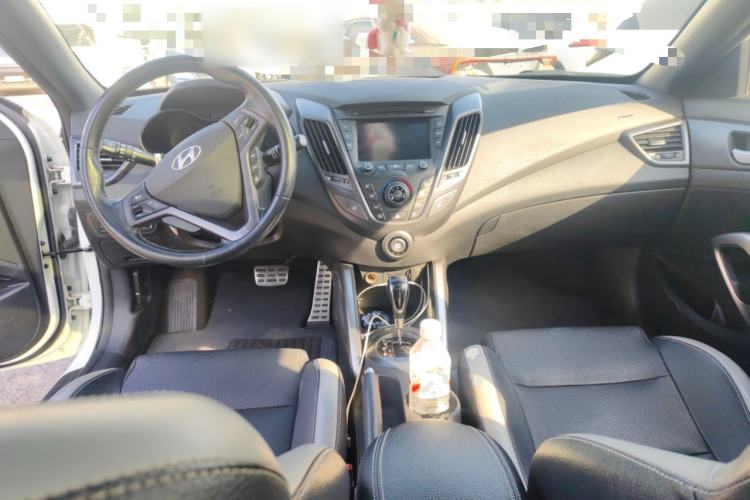 Used Hyundai Veloster 2015 1.6T Automatic Luxury Edition Center Console