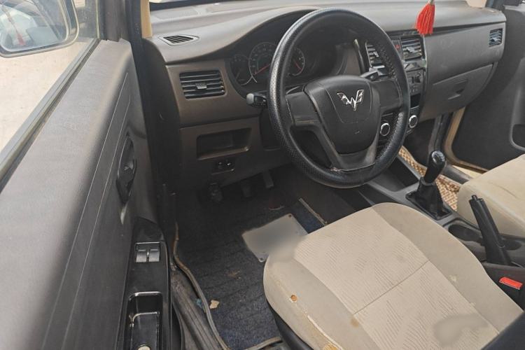 Used Wuling Rongguang V 2016 1.5L Standard Version
