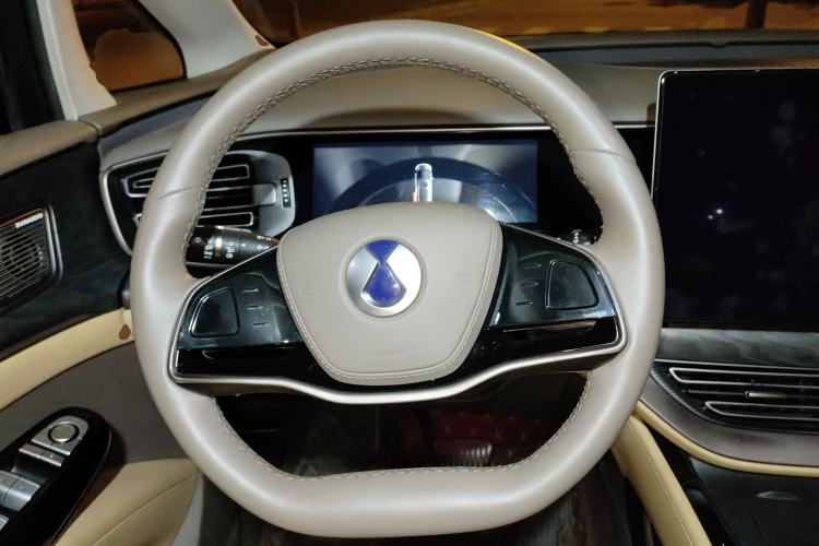 Used Denza D9 2022 DM-i 1040 Prestige Model
