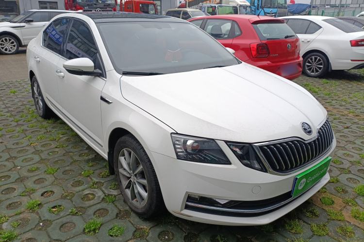 Used Skoda Octavia 2020 TSI230 DSG SmartDrive Luxury Edition Front Right 45 Deg