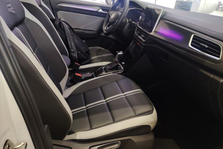 Used Volkswagen T-ROC 2024 300TSI DSG Two-Wheel-Drive Chen Guang Edition Right Front Seat