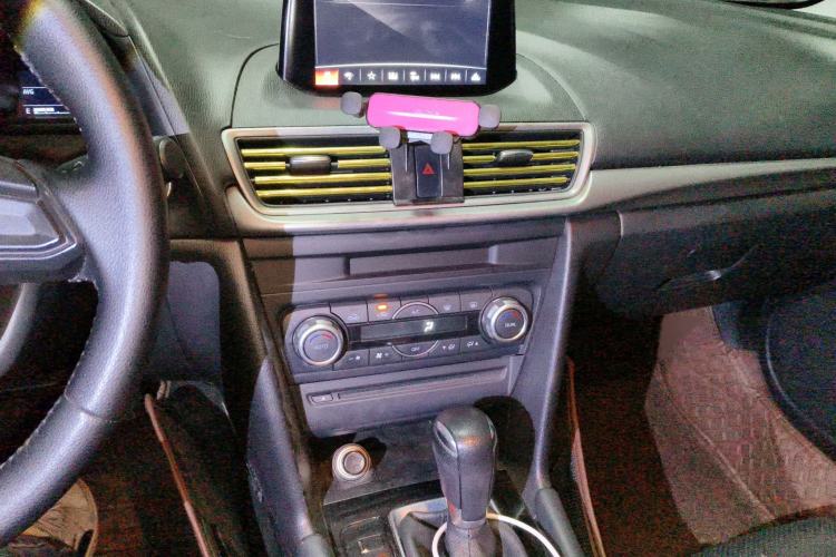 Used Mazda 3 Axela 2017 Sedan 1.5L Automatic Luxury Model China VI Standard Audio And AC Panel