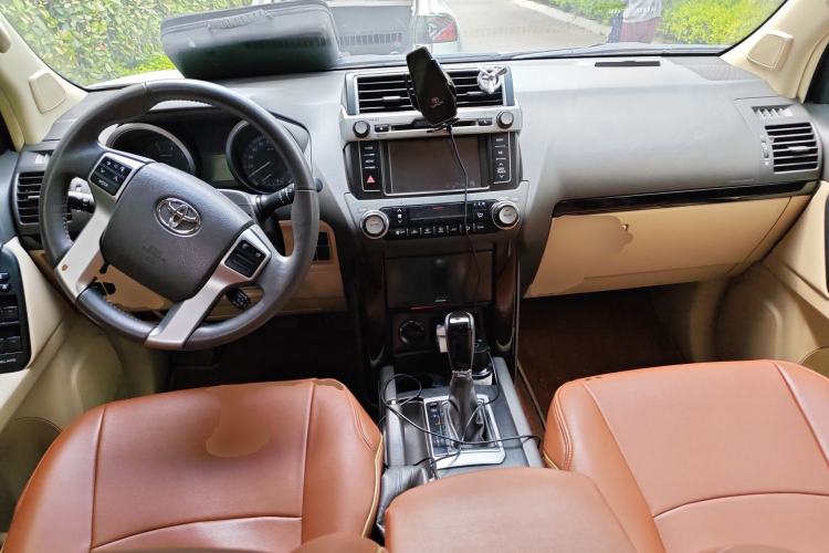 Used Toyota Prado  Center Console