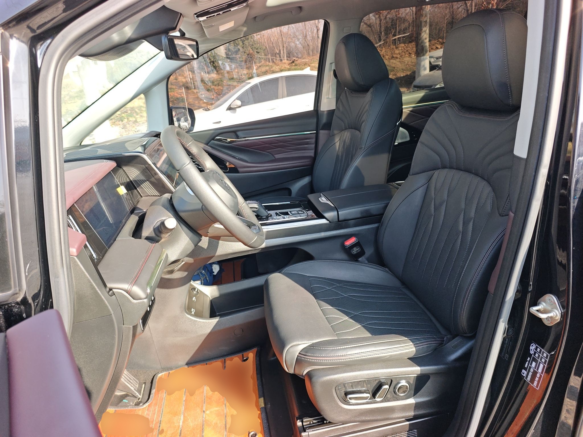 Переднее сиденье в автомобиле