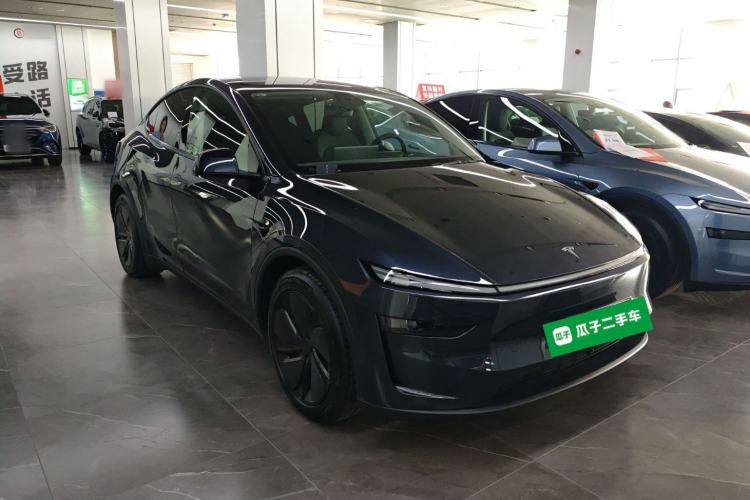 Used Tesla Model Y 2025 Long-Range All-Wheel-Drive Version
