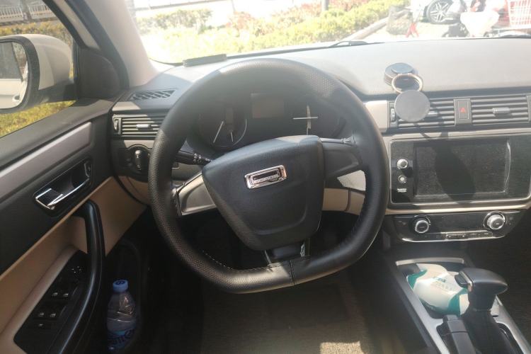 Used Qoros 3 2014 Sedan 1.6L Automatic Zhiyue Model Steering Wheel