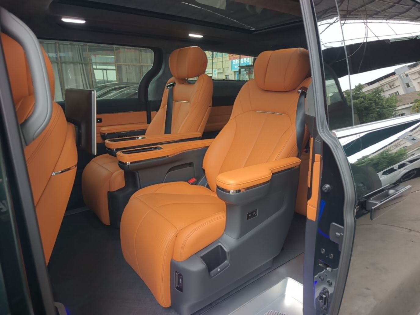 Geely Galaxy LEVC L380 2024 140-Degree 6-Seater All-Wheel-Drive Ultra — снимка 20