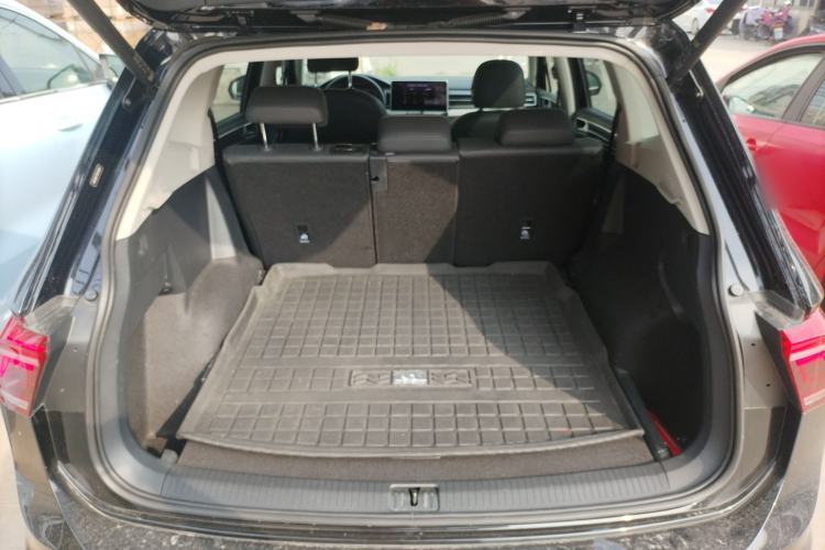 Used Volkswagen Tiguan L 2022 330TSI Automatic Two-Wheel Drive R-Line Enhanced Edition Trunk