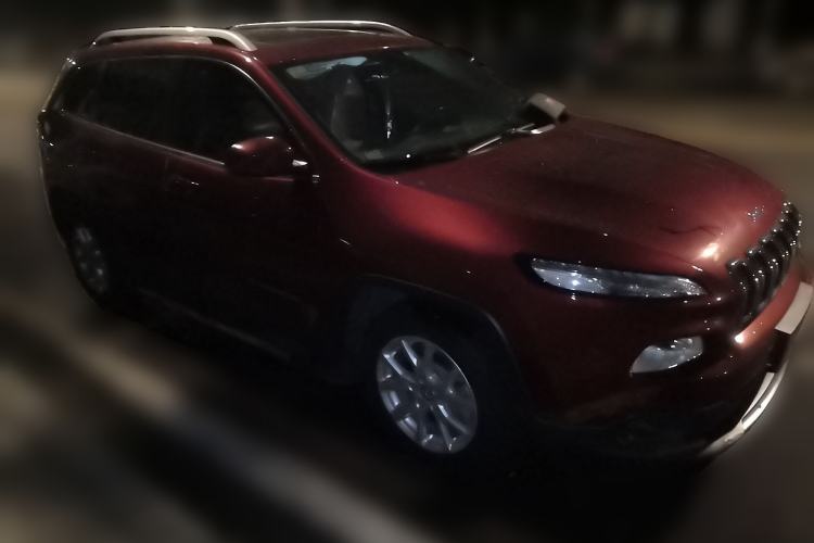 Used Jeep Cherokee 2016 2.4L Leading Edition Front Right 45 Deg