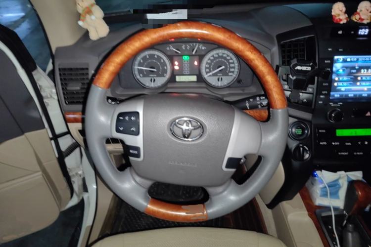 Used Toyota Land Cruiser 2015 4.0L 5-Seater Middle East Version
