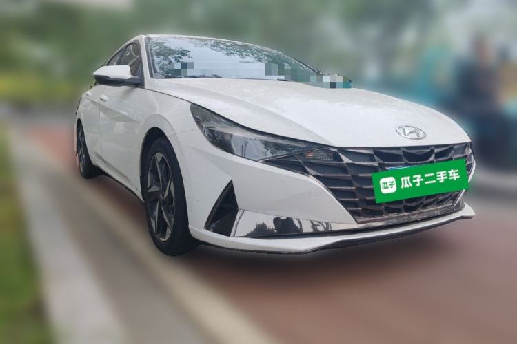 Used Hyundai Elantra 2021 1.5L CVT GLX Elite Edition Front Right 45 Deg