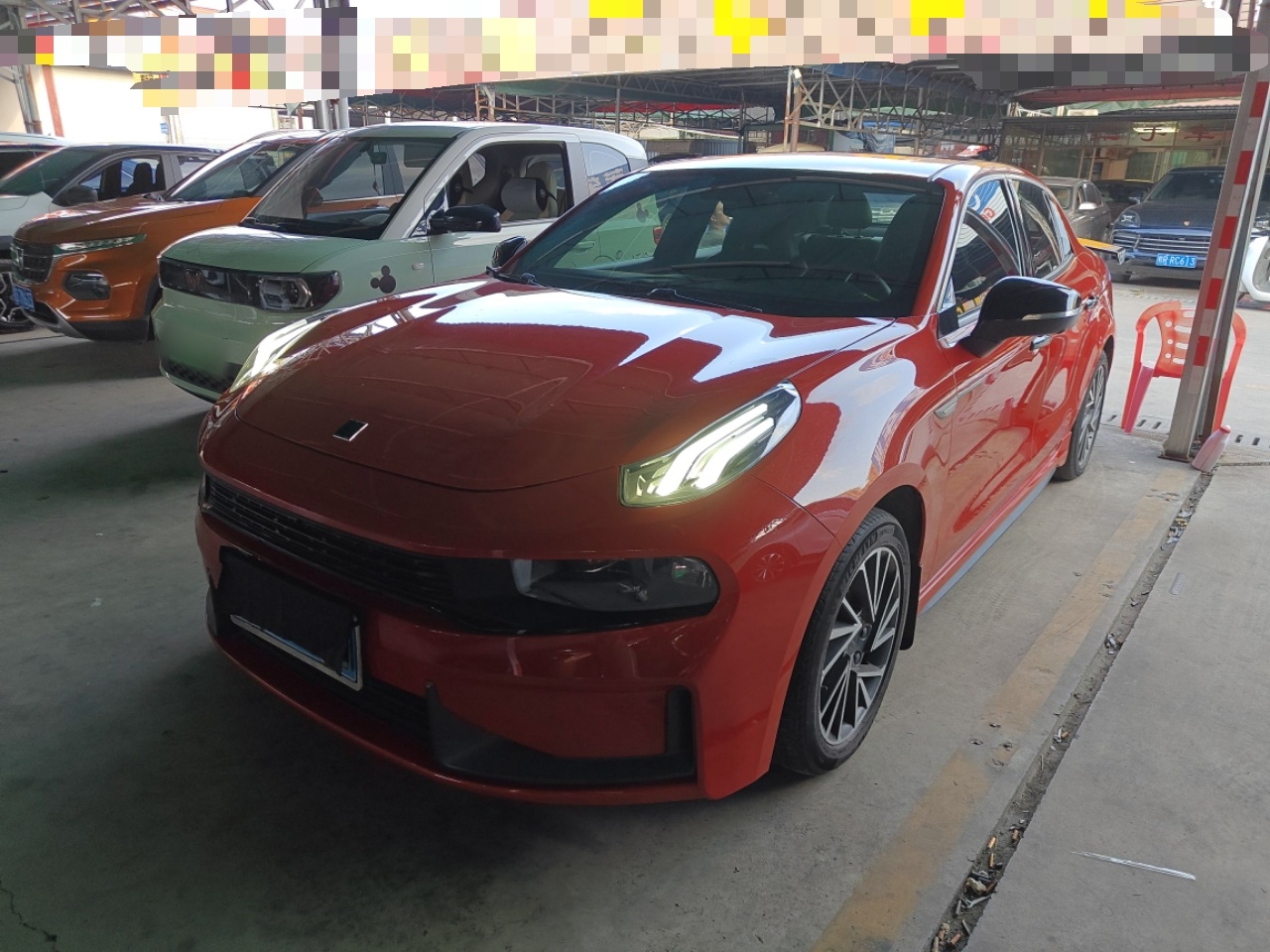 Под передней частью автомобиля