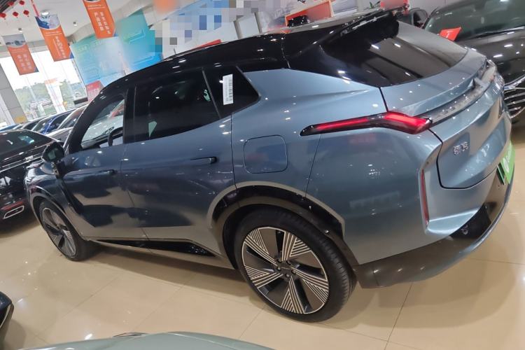 Used Lynk & Co 08 EM-P 2025 220 km All-Wheel-Drive Performance Halo