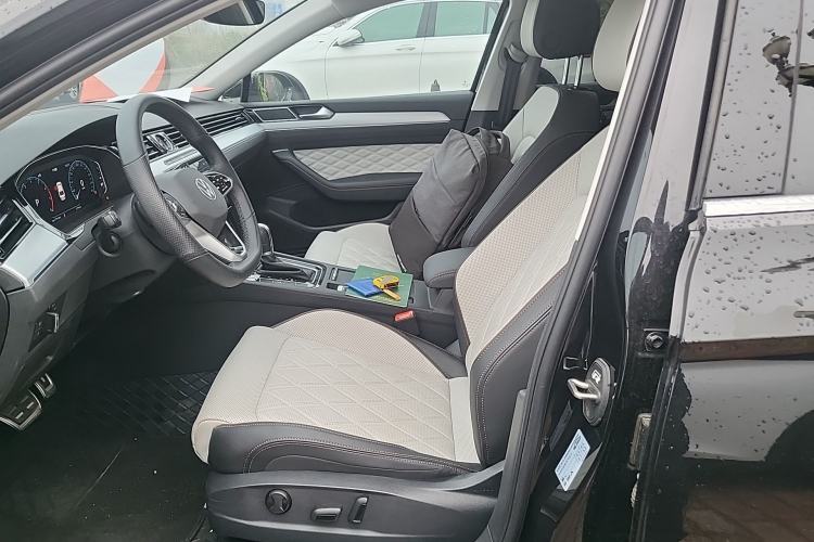 Used Volkswagen Magotan 2025 Zhongxiang Version 330TSI DSG Luxury Edition Left Front Seat