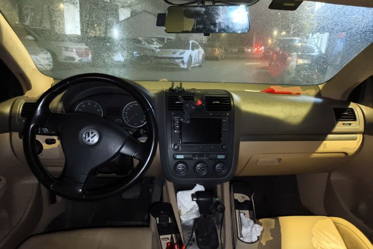 Used Volkswagen Sagitar 2009 2.0L Automatic Leather Edition
