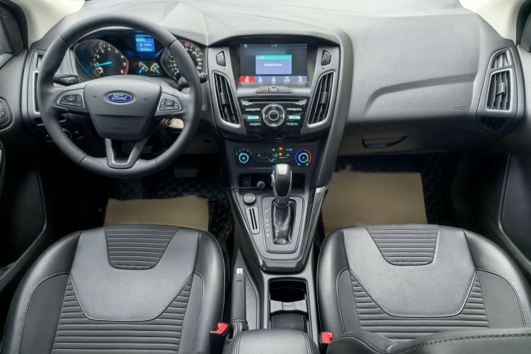 Used Ford Focus 2018 Hatchback Classic 1.6L Automatic Trendy SmartDrive Edition
