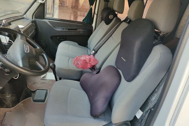 Used Iveco Daily 2021 2.5T A35 M1 Passenger Van 5-9 Seater Short Wheelbase Mid-Roof Design Dual Tires Side Sliding Door Left Front Seat