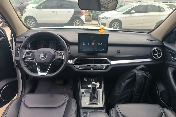 Used BYD Song 2020 Classic Edition 1.5T Automatic Elite Model Center Console