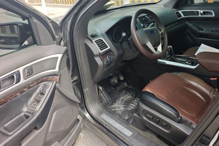 Used Ford Explorer 2013 3.5L Deluxe Model
