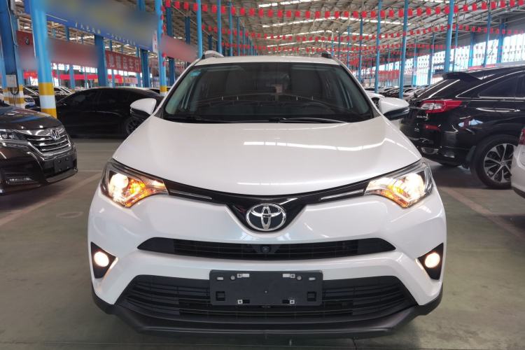 Used Toyota RAV4 2016 2.0L CVT Two-Wheel Drive Fashion Edition China V Standard Front