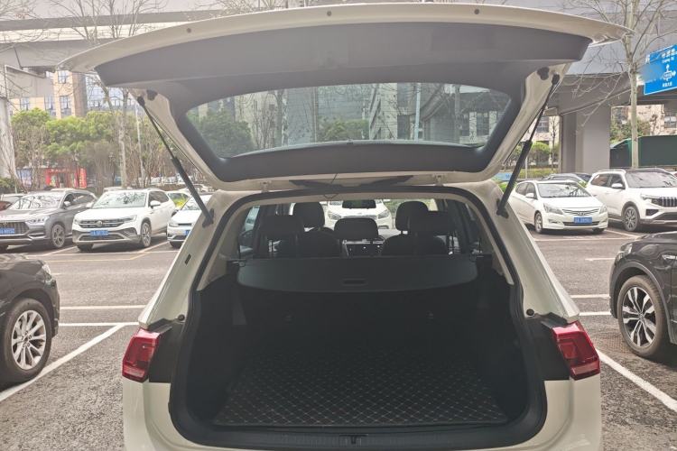 Used Volkswagen Tiguan L 2021 330TSI Automatic Two-Wheel Drive Smart Edition
