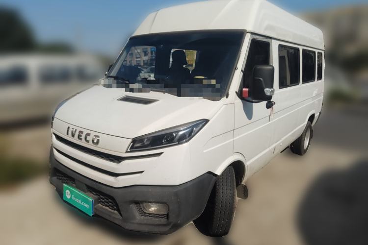 Used Iveco Daily 2023 2.5T A37M1 Long Wheelbase Mid-Roof Dual-Tire Side-Sliding Doors 5-9 Seats