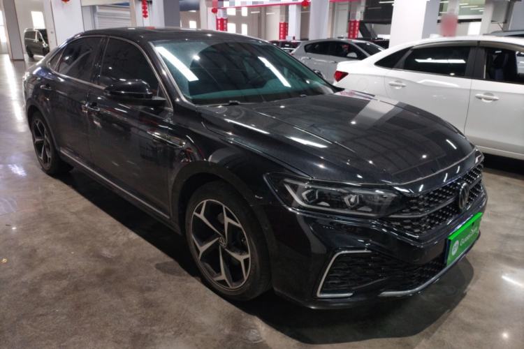 Used Volkswagen Passat 2023 Restyled 330TSI Starry Luxury Edition Front Right 45 Deg