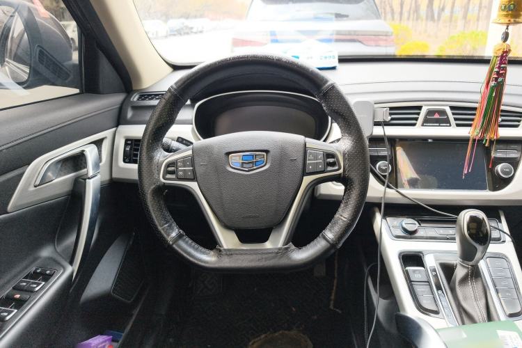 Used Geely Auto Emgrand X7 Sport 2018 1.8TD Automatic Two-Wheel Drive ZhiZun Model with 4G Connectivity
