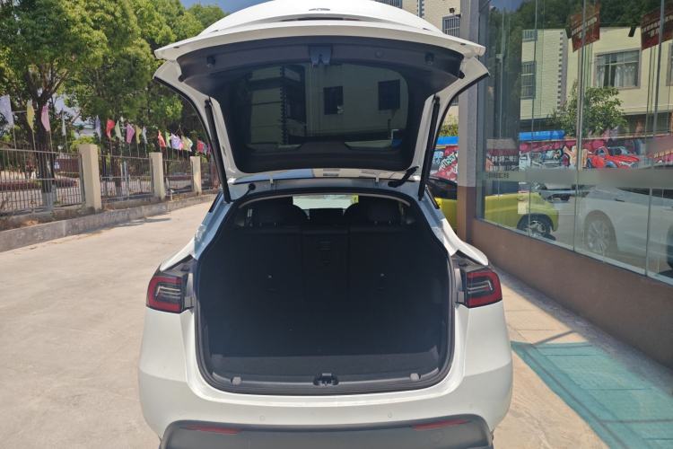 Used Tesla Model Y 2022 Long-Range All-Wheel-Drive Version Trunk