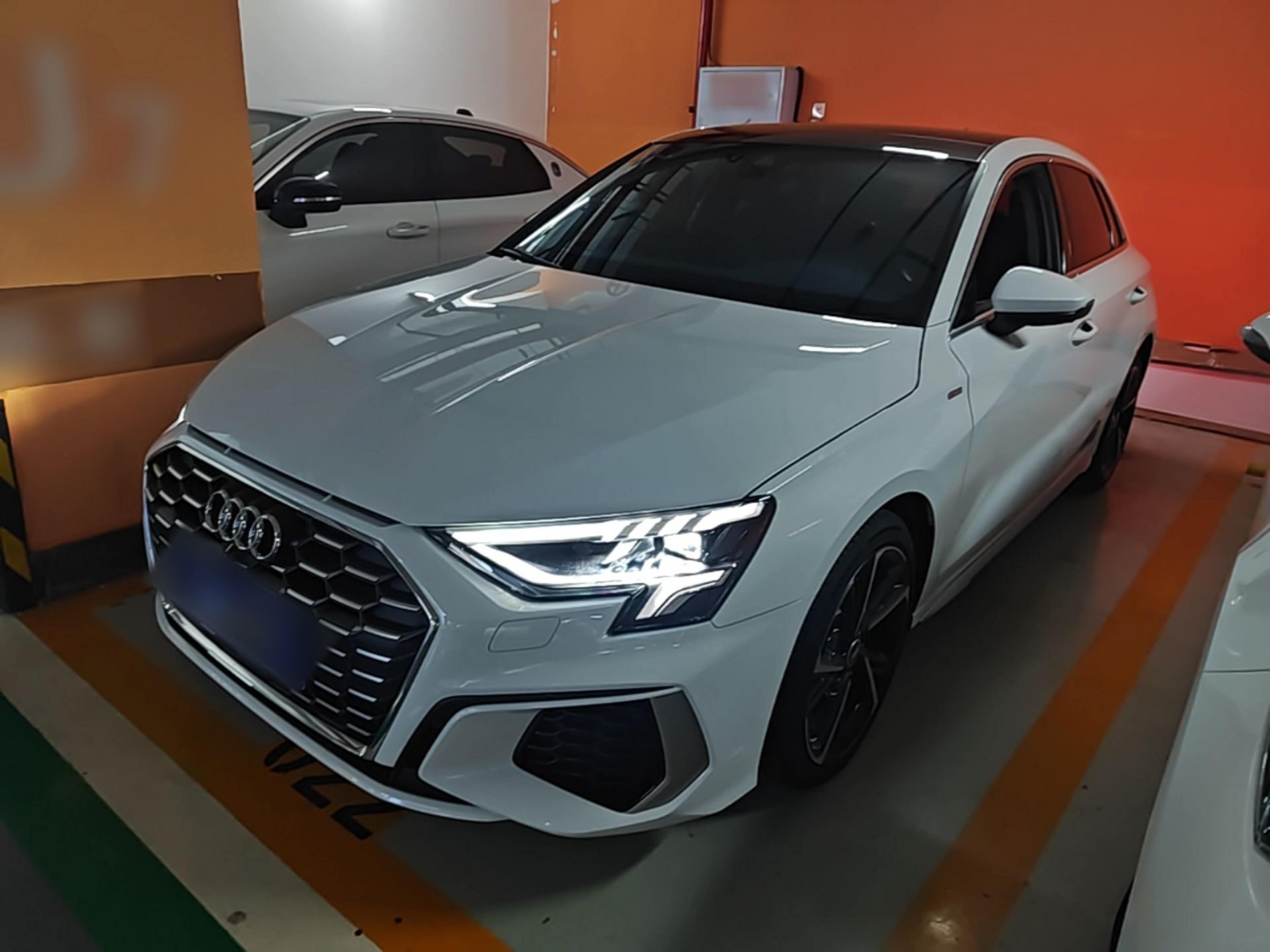 Под передней частью автомобиля