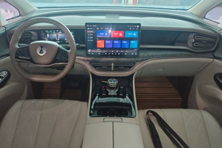 Used Denza D9 2022 DM-i 1040 Prestige Model
