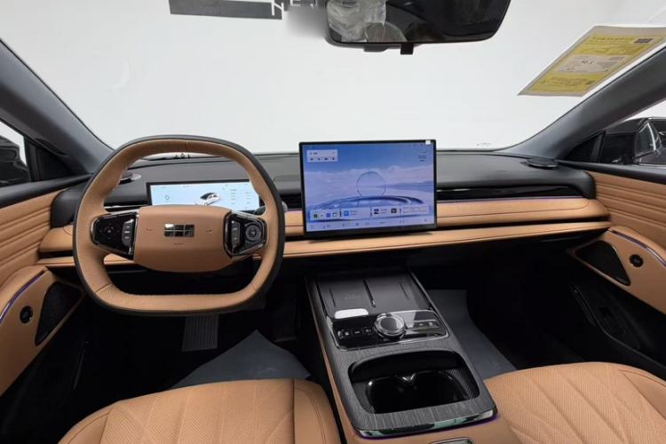 Used Geely Galaxy 8 2025 130km EM-i Deluxe Edition
