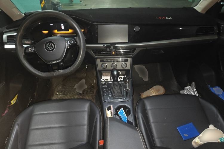 Used Volkswagen Lavida 2019 1.5L Automatic Comfort Edition China VI Standard Center Console