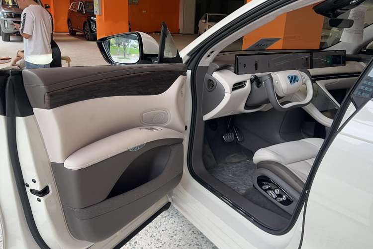 Used IM LS7 2024 90 kWh Max Elite Rear-Drive Version Interior 7