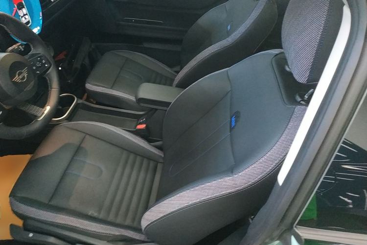 Used MINI 2025 1.5T COOPER Classic Edition
