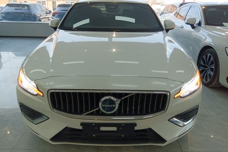 Used Volvo S60 2024 B4 Zhiyuan Luxury Edition
