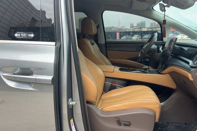 Used Denza D9 2022 DM-i 1040 Prestige Model