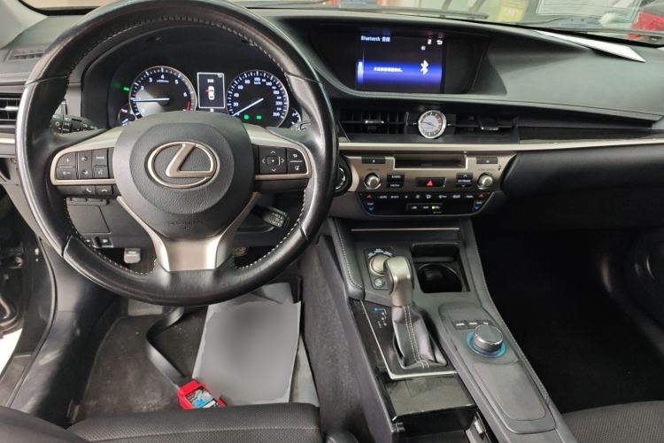 Used Lexus ES 2016 200 Midnight Special Limited Edition Center Console