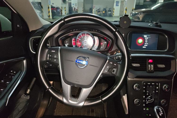 Used Volvo V40 2015 1.6T Zhiya Edition
