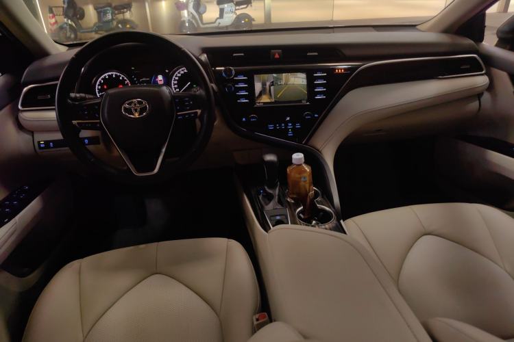 Used Toyota Camry 2018 2.0G Luxury Edition Center Console