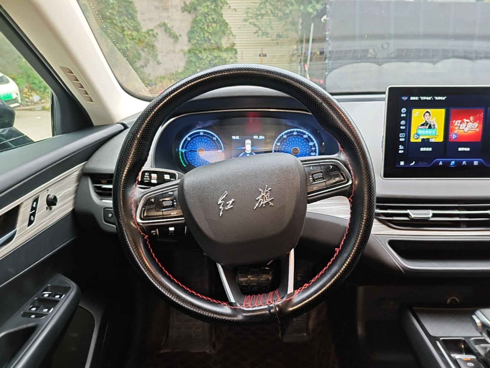 Hongqi E-QM5 2024 610 km PLUS — снимка 13
