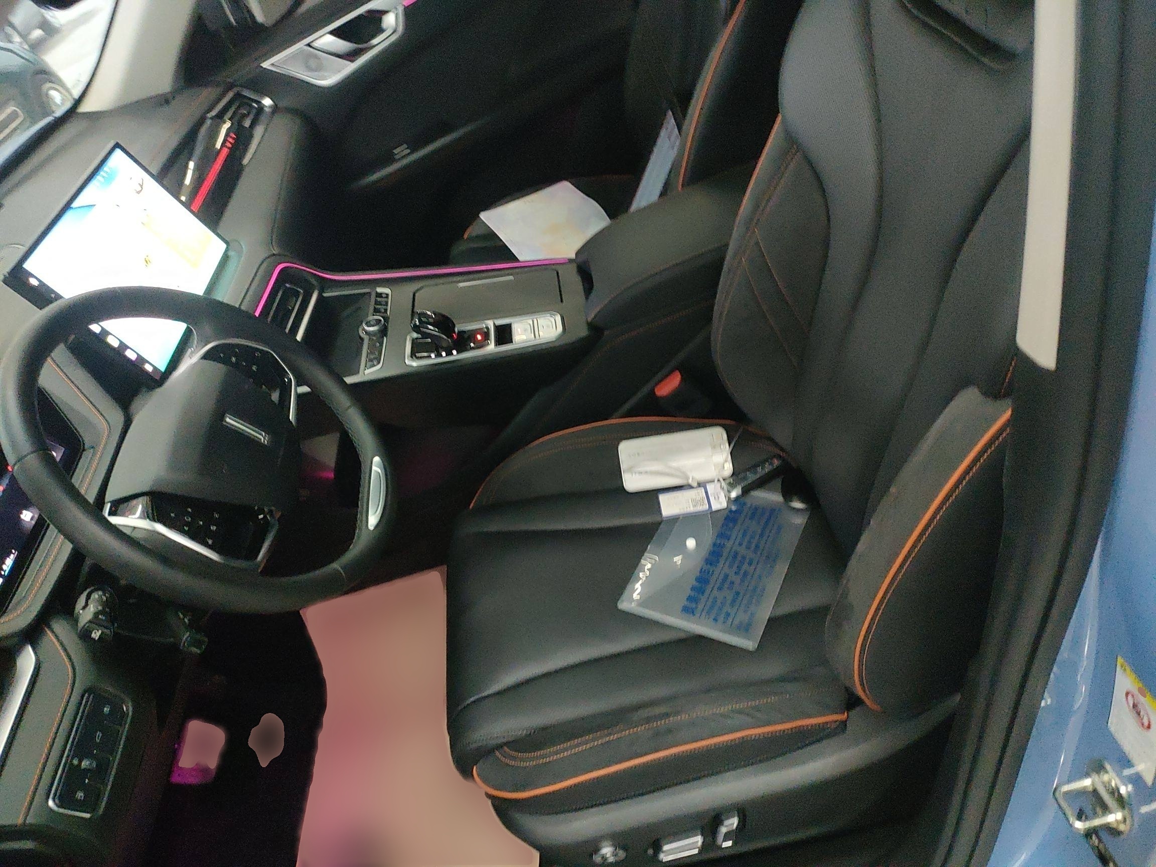 المقاعد الأمامية داخل السيارة