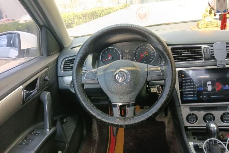 Used Volkswagen Lavida 2013 Revised Version 1.6L Automatic Luxury Edition Steering Wheel