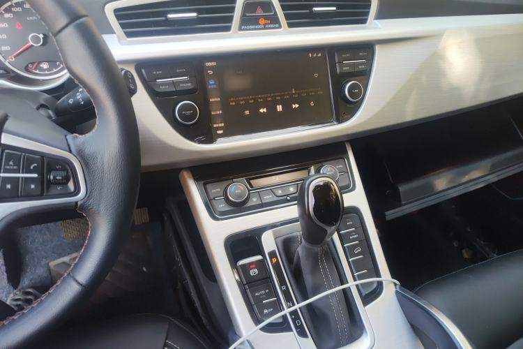 Used Geely Auto Emgrand X7 Sport 2018 1.8TD Automatic Two-Wheel Drive Zhiya Model Audio And AC Panel