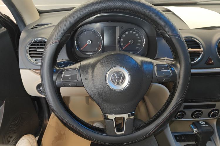 Used Volkswagen Lavida 2011 1.6L Automatic Premium Edition Steering Wheel