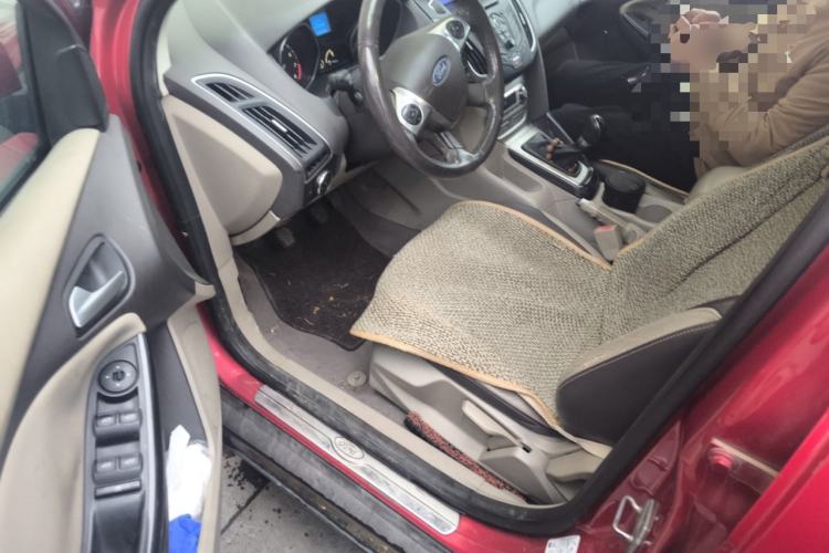 Used Ford Focus 2012 Hatchback 1.6L Manual Fashion Edition
