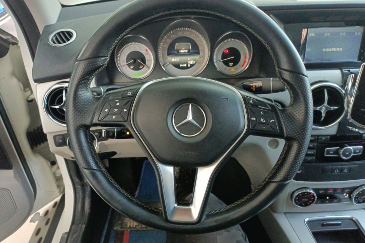 Used Mercedes-Benz GLK-Class 2013 GLK 300 4MATIC Dynamic Sunroof Model